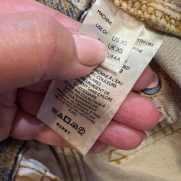 Pilcro x Anthropologie Lara Ultra High Waisted Floral frayed hem Shorts size XS - Picture 6 of 15